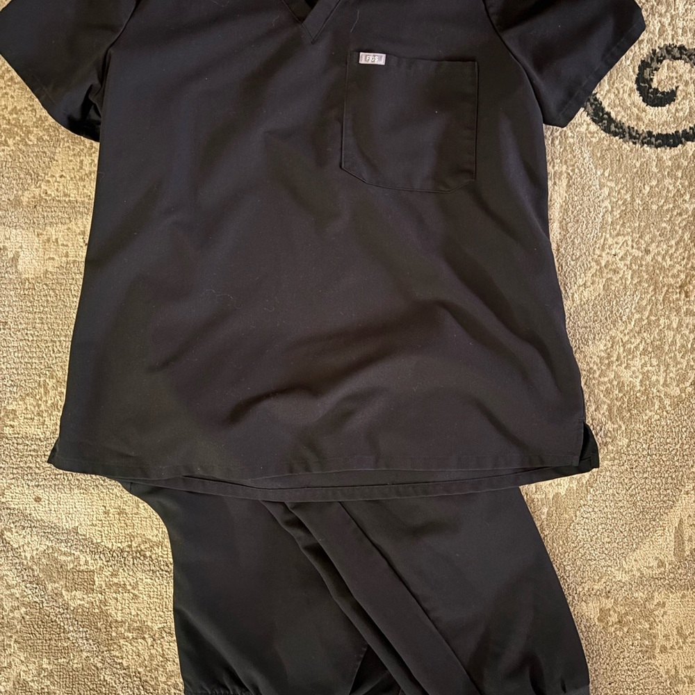 Figs Black Scrub Set